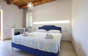 a bedroom with a blue bed with towels on it at L'antica Pietra in Perdifumo