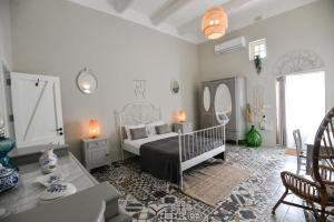 a bedroom with a bed and a table and chairs at Villa Dar Tfuliti in San Lawrenz