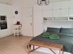 a bedroom with a bed with green towels on it at Il Giardinetto in Riva di Solto
