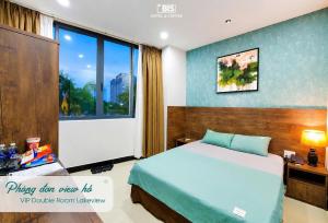 a bedroom with a bed and a window at Bis Hotel Hồ Chí Minh in Chợ Phước Hải