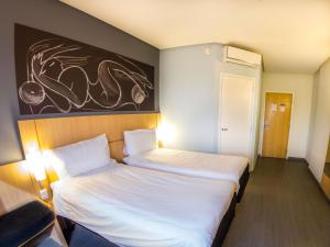a hotel room with two beds in a room at ibis Imperatriz in Imperatriz +65 photos
