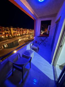 a balcony with a view of a street at night at لاسرينا عيون موسي in Az Zaytīyah