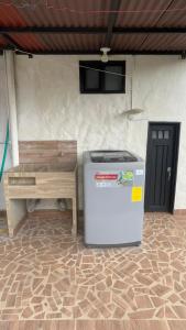 a trash can sitting next to a table and a building at Apartamento La bonita guatape in Guatapé