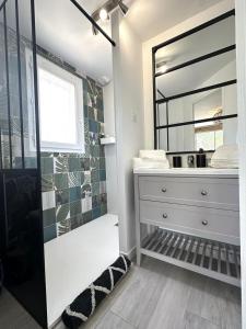 a bathroom with a sink and a mirror at Vent d'ouest in Messanges