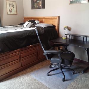 a bedroom with a desk and a bed and a chair at Cws seperate entrance in Omaha