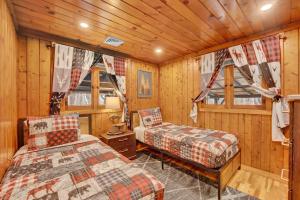 a bedroom with two beds in a cabin at Beartop Lodge Cozy Rustic Cabin Fire Pit in Blakeslee