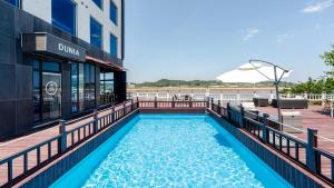 a swimming pool on the side of a building at Daebudo (Yeongheungdo) Dunia Spa Pension in Incheon