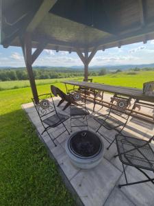 a patio with a table and chairs under a gazebo at Apartament Królówka in Nowy Wiśnicz