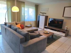a living room with a couch and a television at Mila in Mechernich