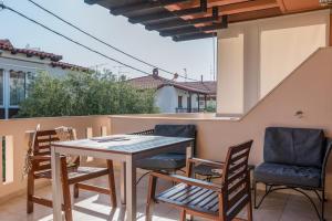 a patio with a table and chairs on a balcony at Kripis Studio in Pefkochori