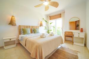 a bedroom with a bed with two towels on it at Villa Sunrise by MOJE Holiday in Budens
