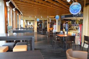 Restaurace v ubytování Motel de la Gruyère Restoroute + 37 fotografií