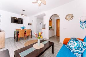 a living room with a couch and a table at Rinconcito in Almuñécar