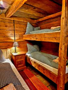 a bedroom with two bunk beds in a log cabin at Augihütte in Abtenau