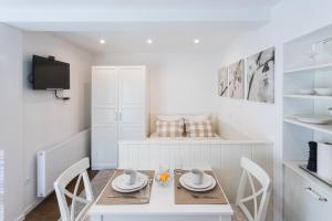 Μια τηλεόραση ή/και κέντρο ψυχαγωγίας στο Apartments Poklukar