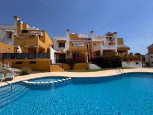 a large swimming pool in front of a house at La Manga Atalayas in Atamaría