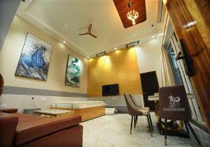 a living room with a couch and a table at RIO POOL VILLAS in Chīrāla