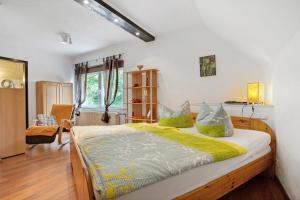 a bedroom with a large bed with yellow and gray sheets at Ferienwohnung Hundefreundlich 70 qm in Barth