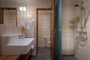 a bathroom with a sink and a shower at Skistar Lodge Lindvallen in Sälen +26 photos