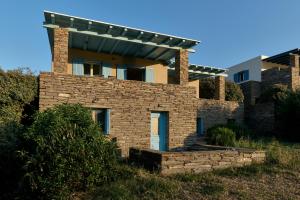 a brick house with a pergola on top of it at Sea Breeze in Otziás