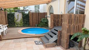a backyard with a pool and a wooden fence at FeWo bei Tati - Bungalow in Singen