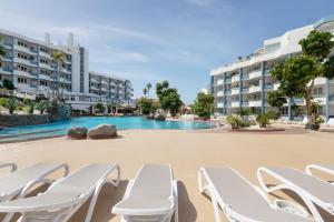 a view of the pool at the resort at Infinity Summer in San Miguel de Abona