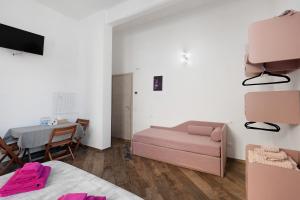 a living room with a couch and a table at Il Leone Bianco Affittacamere in Albenga