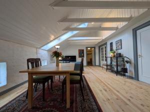 a dining room with a wooden table and chairs at Sigurd's Loft in Vossevangen