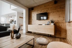 a living room with a wooden wall at FourElements Grand Chalet in Blankenburg