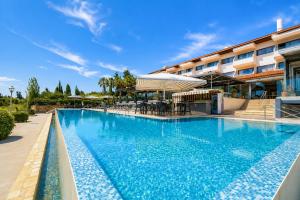 a large swimming pool in front of a hotel at Droushia Heights Hotel in Drousha