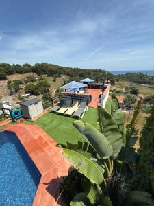 an aerial view of a house with a swimming pool at Casa Marvista - piscina, barbacoa y vistas al mar in Pineda de Mar