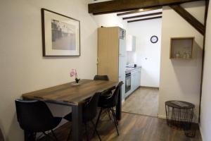 a kitchen with a table with chairs and a refrigerator at NEU! Wohnung Balkenzimmer in Alsfeld