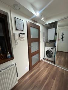 a room with a door and a washing machine at Apartament Crooked stairs in Zielona Góra