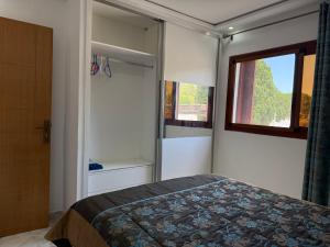 a small bedroom with a bed and a window at Armonia buglaow residence MARSA MDIQ in M'diq