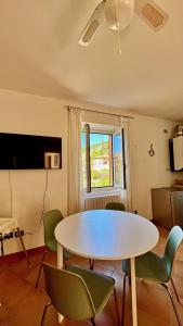 a room with a table and chairs and a window at Casa Angela in Toscolano Maderno