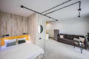 a bedroom with a bed and a couch at Aparthotel "Mayak Yablunytsia" in Yablunytsya