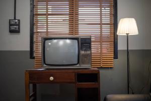 an old television sitting on a table next to a window at Judy house Betong in Betong +9 photos