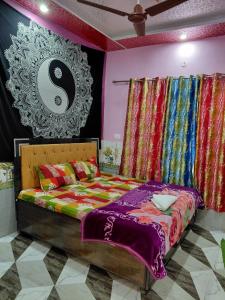 a bedroom with a bed with a colorful comforter at The nomadics nest in Bhadarwāh