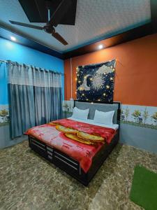 a bedroom with a large bed with a painting on the wall at The nomadics nest in Bhadarwāh