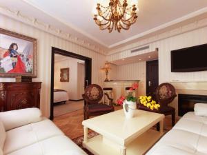 a living room with two white couches and a fireplace at Art Palace Suites & Spa in Casablanca