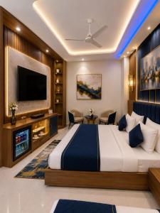 a hotel room with a bed and a tv at Hotel Grand Paul in New Delhi