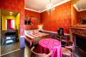 a bedroom with a bed and a table and a fireplace at Rubra in Santerno