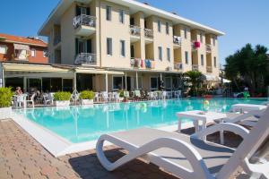 Bazén v ubytování Hotel Delle Mimose nebo v jeho okolí