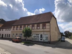 a large building on the side of a street at trouve ferienwohnung in Doberlug-Kirchhain