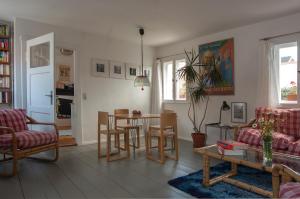 a living room with a couch and a table at trouve ferienwohnung in Doberlug-Kirchhain