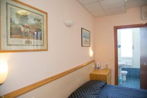 Postel nebo postele na pokoji v ubytování Hotel Delle Mimose
