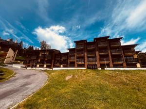 a building on a hill next to a road at Cozy studio balcon et parking in Font-Romeu