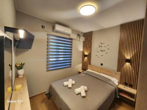 a bedroom with a bed with two towels on it at Annie's cozy home in Mythimna