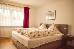 a bedroom with two beds and a red window at Ferienhaus Wellisch in Lohberg