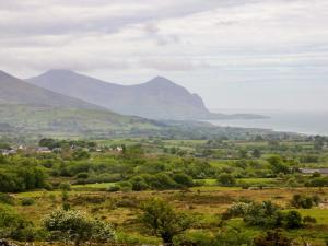 a view of a valley with mountains in the background at Ty Loti in Caernarfon